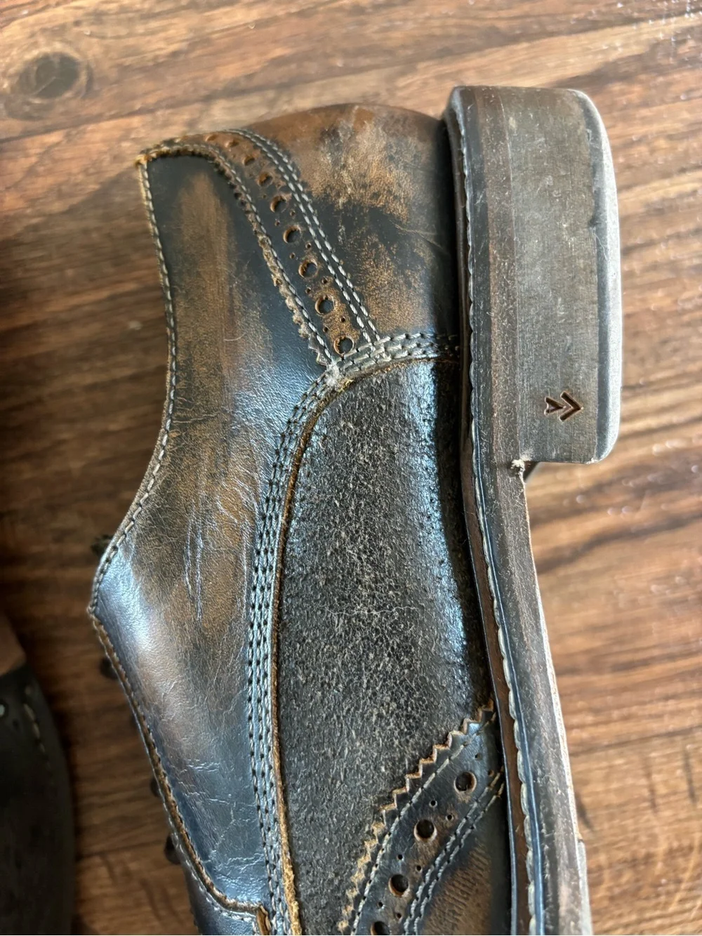 John Varvatos College Distressed Leather Wingtip Derby Oxfords 9.5